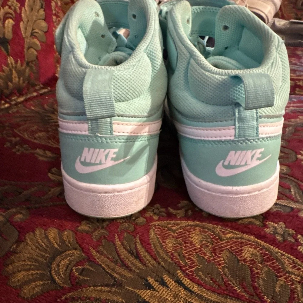 Nike Court Borough Mid 2 Casual Emerald Rise White CD7782 300 Youth Size 6y EUC